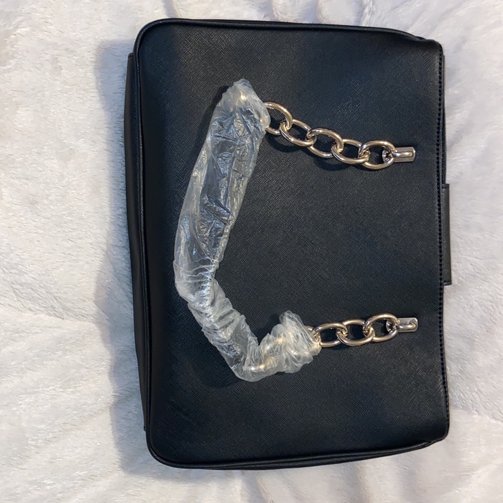 Guess Purse - Picture 3 of 9